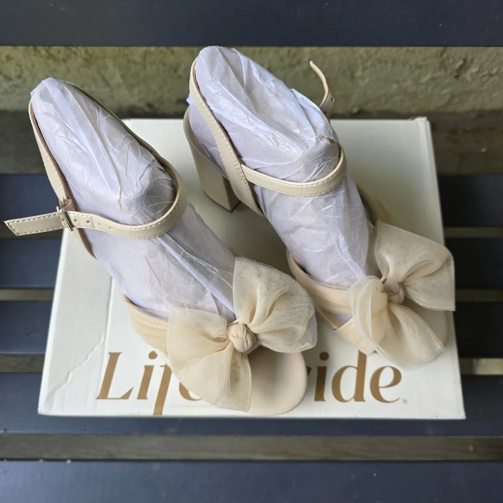 New Life Stride Women's Bow Sandals Beige Block Heels Sz. 6.5W - Picture 2 of 6